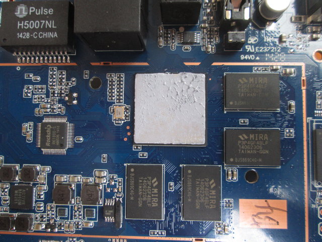 Rockchip RK3288 Soc and RAM (Click to Enlarge)