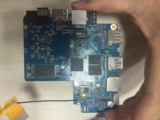 Amlogic S905 TV Box Board for EM95 and EM95-MXQ (Click to Enlarge)