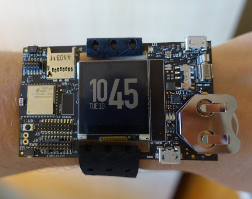 vokse op Forbindelse Uregelmæssigheder Thunderboard Wear is a $75 Smartwatch Development Board by Silicon Labs -  CNX Software