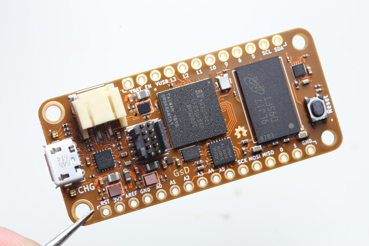 Lattice ECP5 Feather board