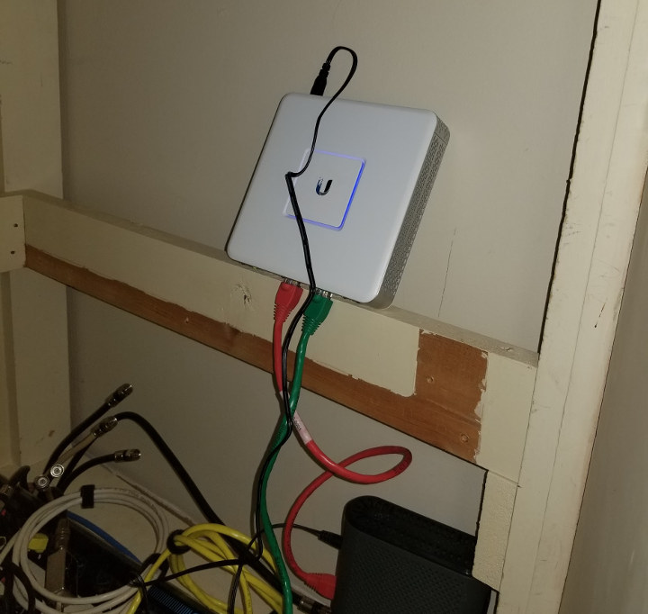 Ubiquity Unifi Security Gateway