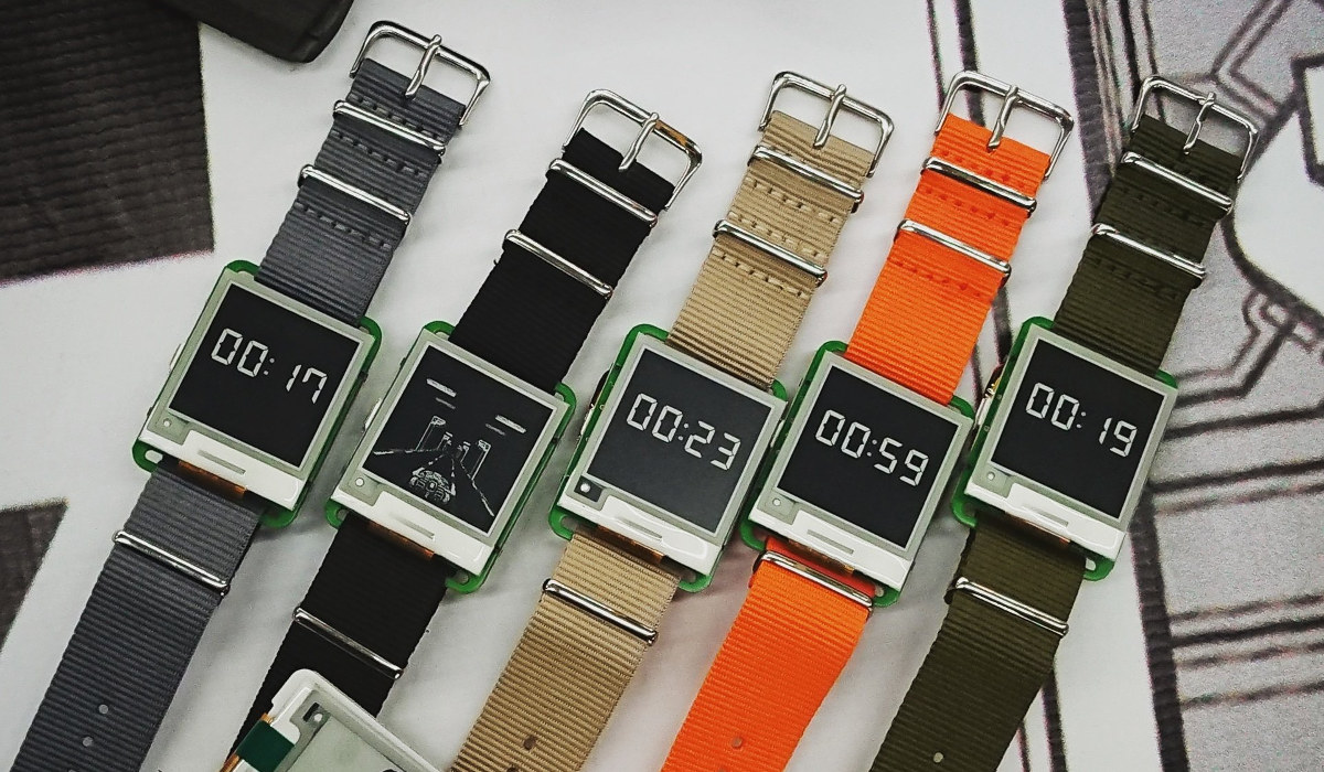 Smartwatch e ink display hotsell