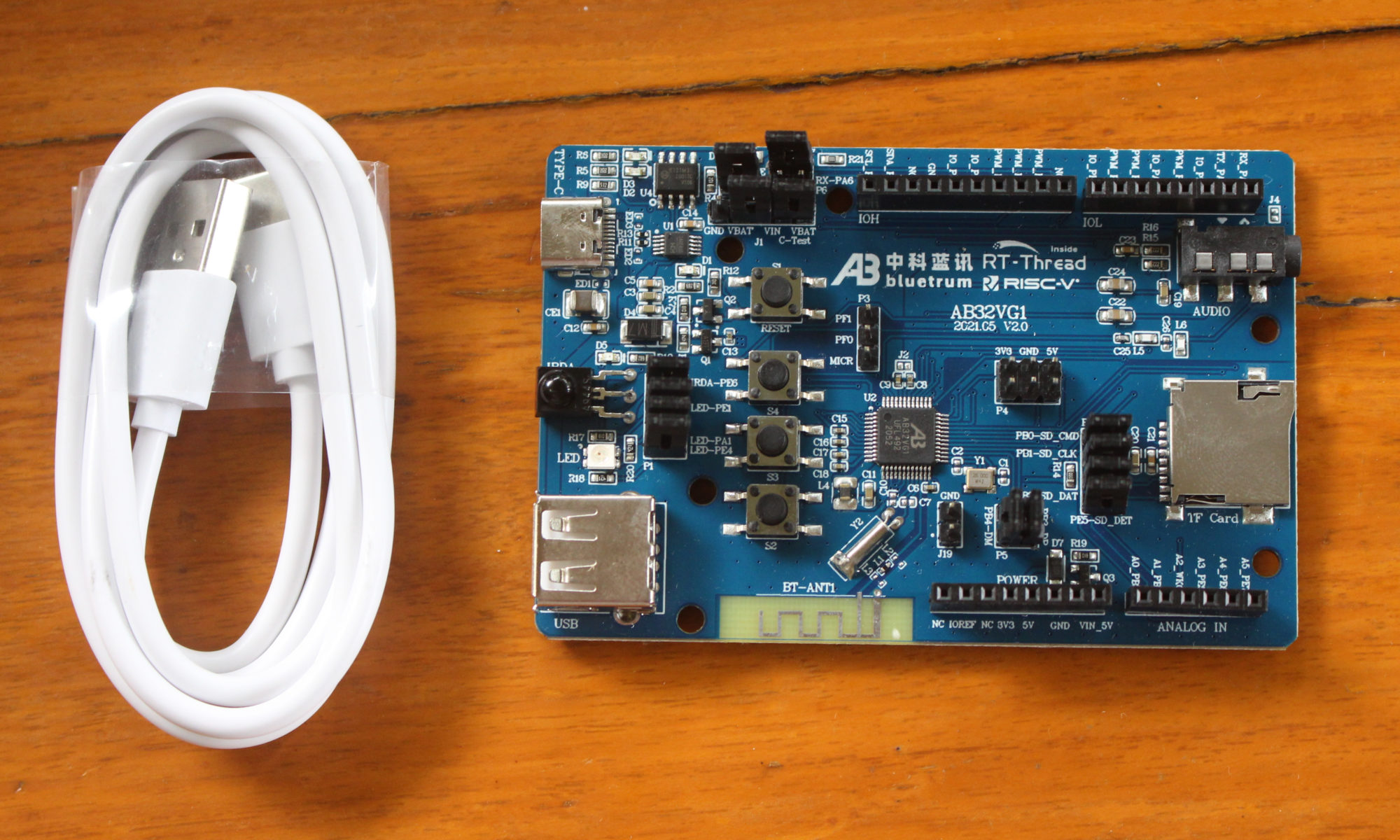 Bluetrum AB32VG1 RISC-V audio board