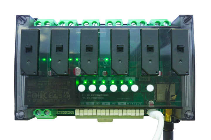 Módulo ESP32-S2 con 6x relés 2x entradas para sensor de temperatura