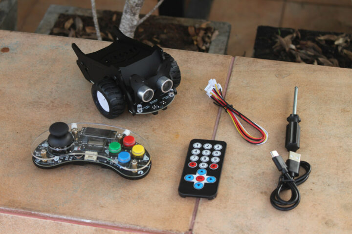 Elecrow CrowBot BOLT & Game Controller Assembled