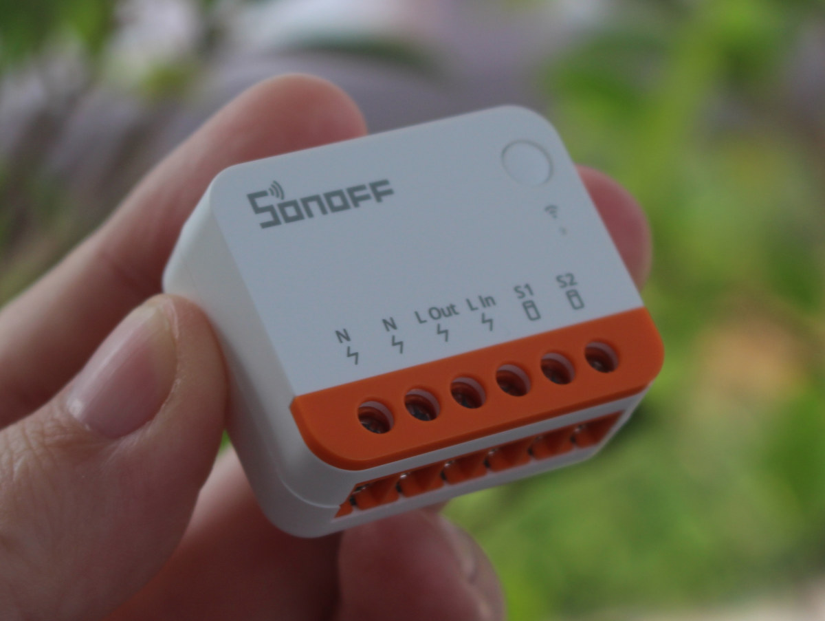 CNX Software Limited on LinkedIn: SONOFF MINI Extreme (MINIR4) ESP32 WiFi  smart switch can fit into most…