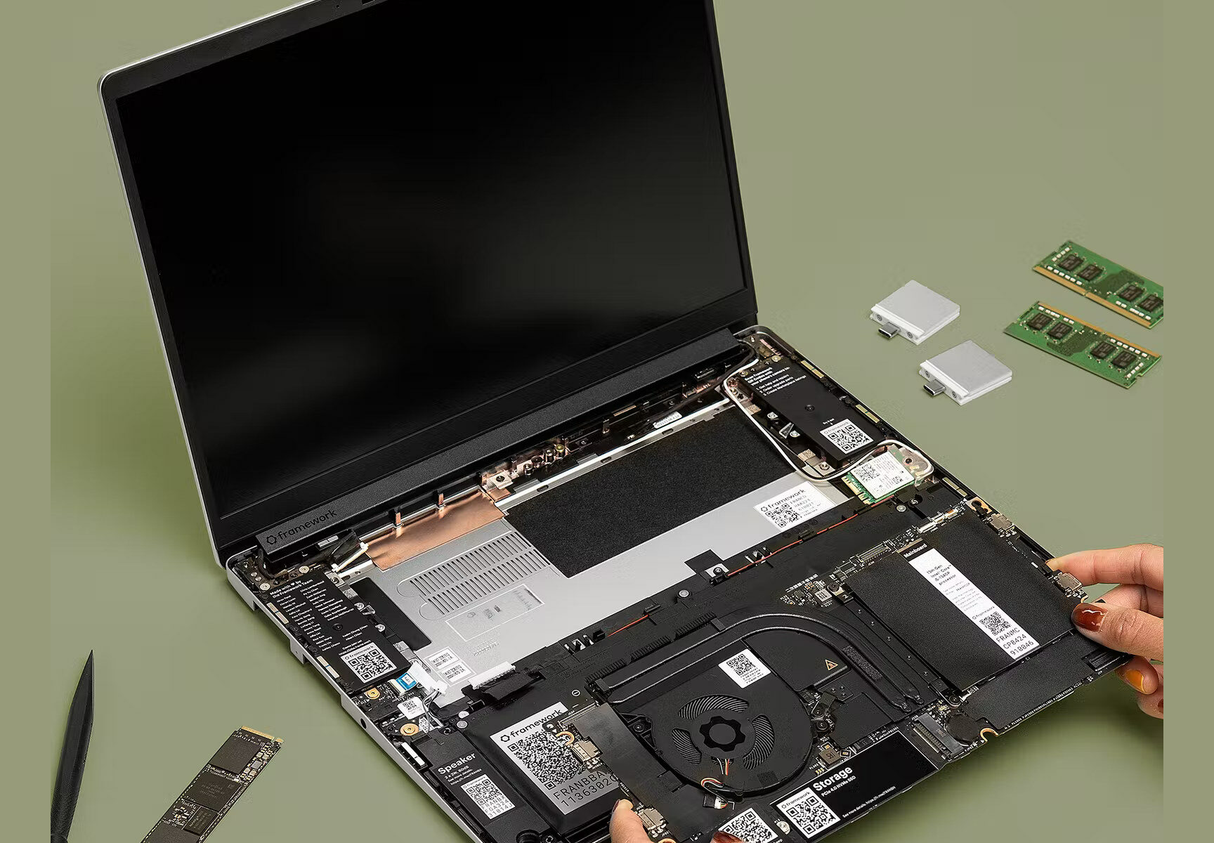 Framework Modular Laptop Intel Raptor AMD Ryzen 7040 motherboard