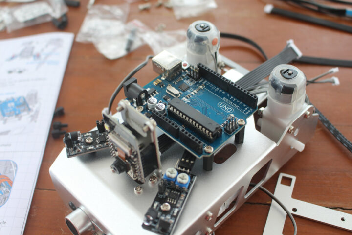 Arduino UNO robot car