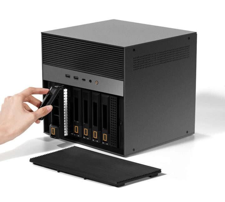 ZimaCube personal NAS