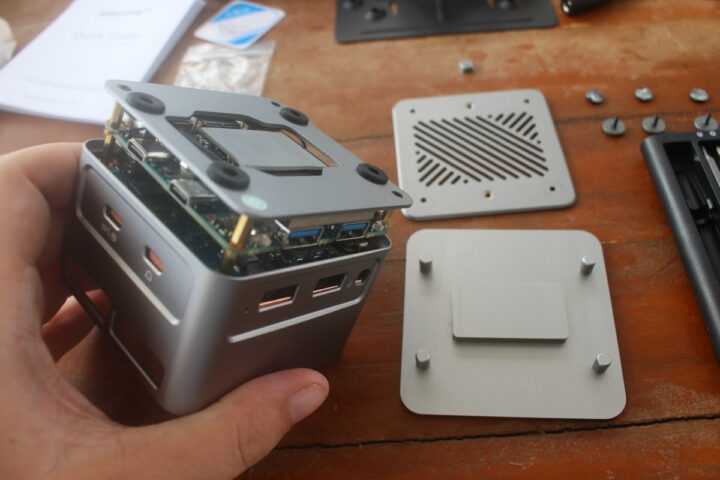 iKOOLCORE R2 remove top cover M.2 SSD