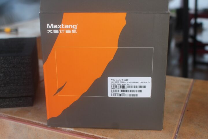 Maxtang Ryzen 7 7735HS Mini PC