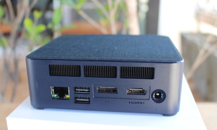 Beelink SEi12 i7-12650H mini PC rear panel