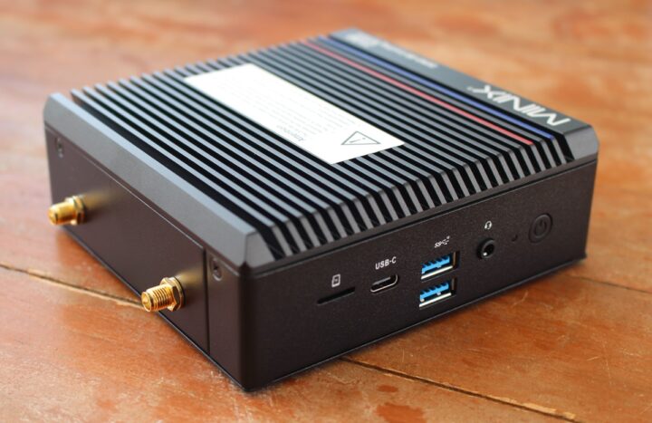 MINIX NEO Z100-0dB: antennas, nicroSD Card slot, USB-A, USB-C