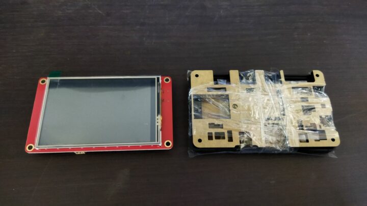 The 3.5-inch screen and the acrylic case