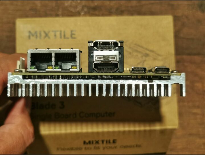 mixtile blade 3 Ethernet HDMI USB connectors
