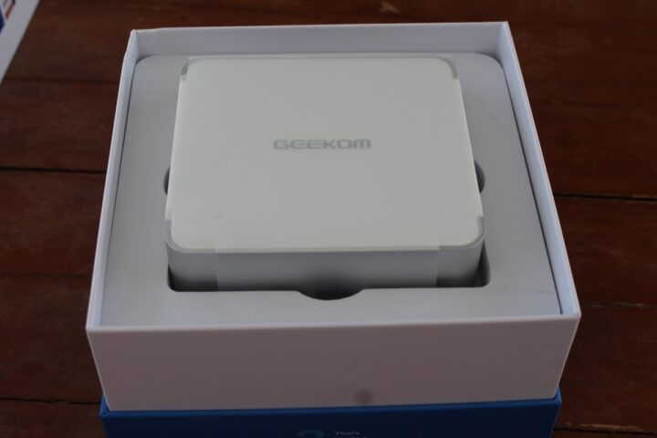 GEEKOM XT Series unboxing