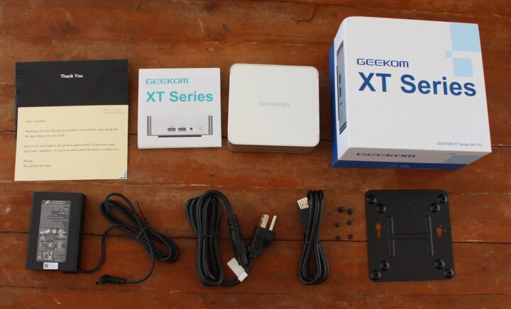 GEEKOM XT12 Pro mini PC unboxing accessories