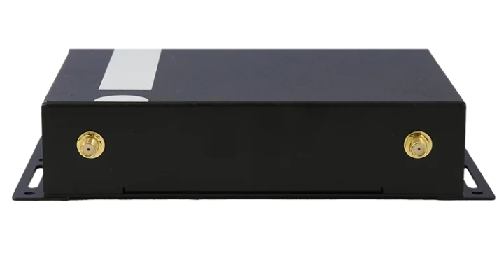 IBASE ISR500 fanless Edge AI computer digital signage player