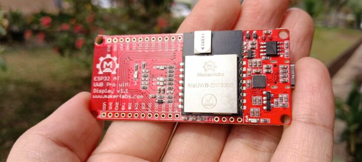 ESP32 AT UWB Pro with Display v1.1