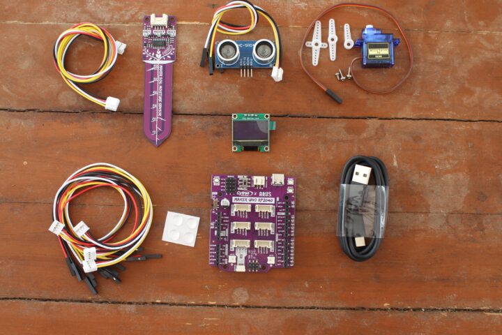 Cytron Maker Uno RP2040 kit unboxing