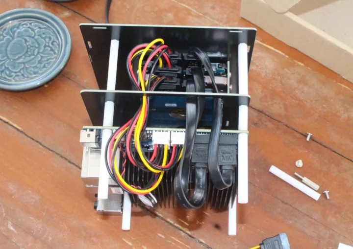 SATA data power cable installation H4 Type 3 enclosure