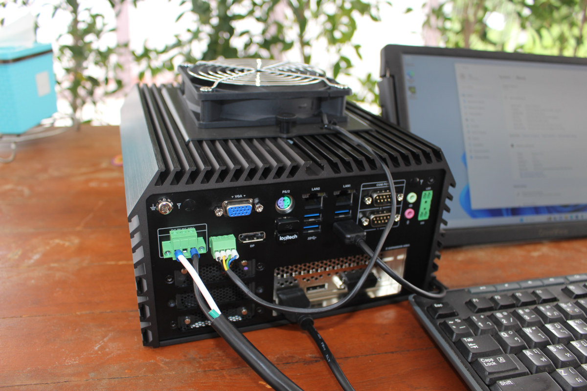 Cincoze DS-1402 Industrial Computer Review