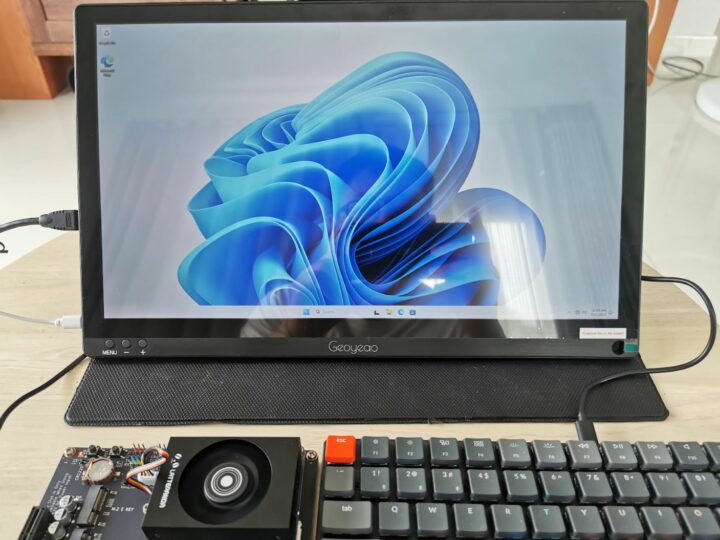 LattePanda mu Windows 11 desktop