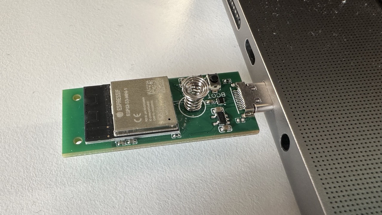 ThingPulse ESP32-S3 Pendrive spring button