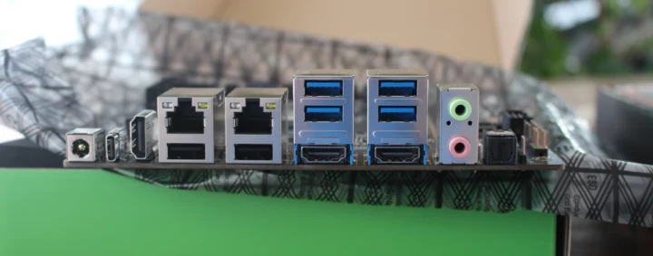 Radxa ROCK 5 ITX ports