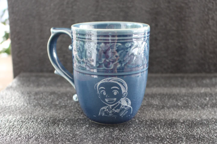 LP5 engraver with porcelaine cup, fiber laser