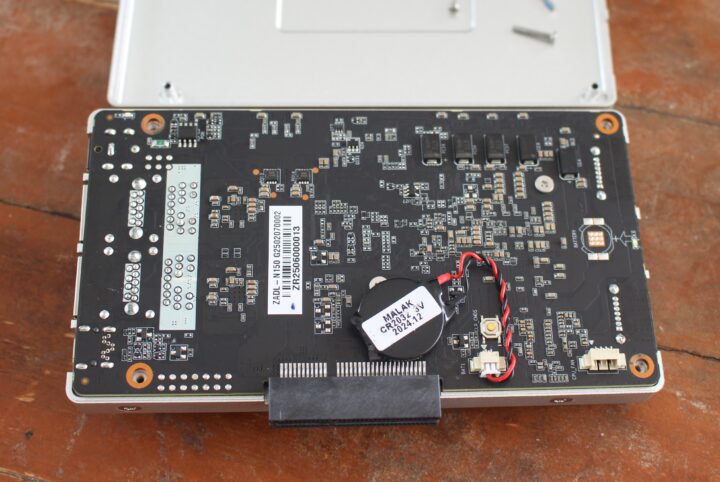 ZimaBoard 2 teardown CMOS Battery