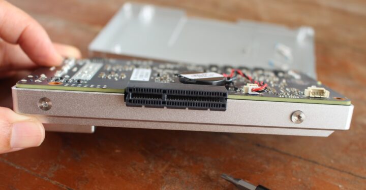 ZimaBoard 2 teardown Screw